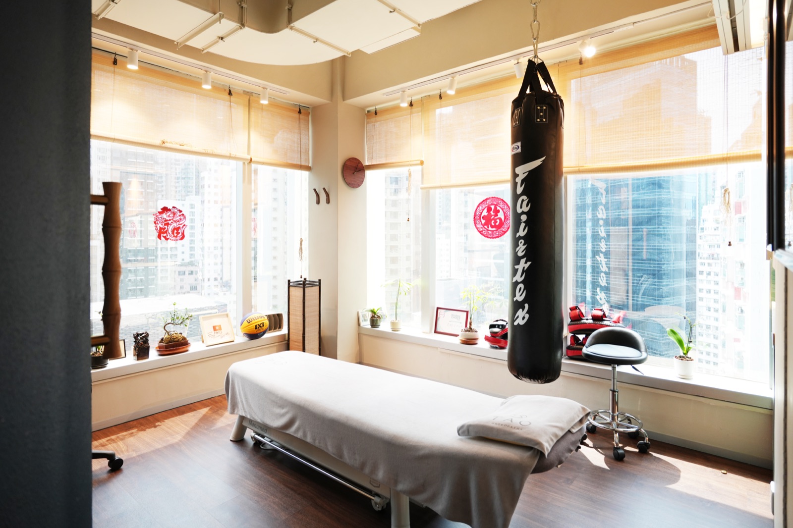 TAO Osteopathy treatment room in Central, Hong Kong