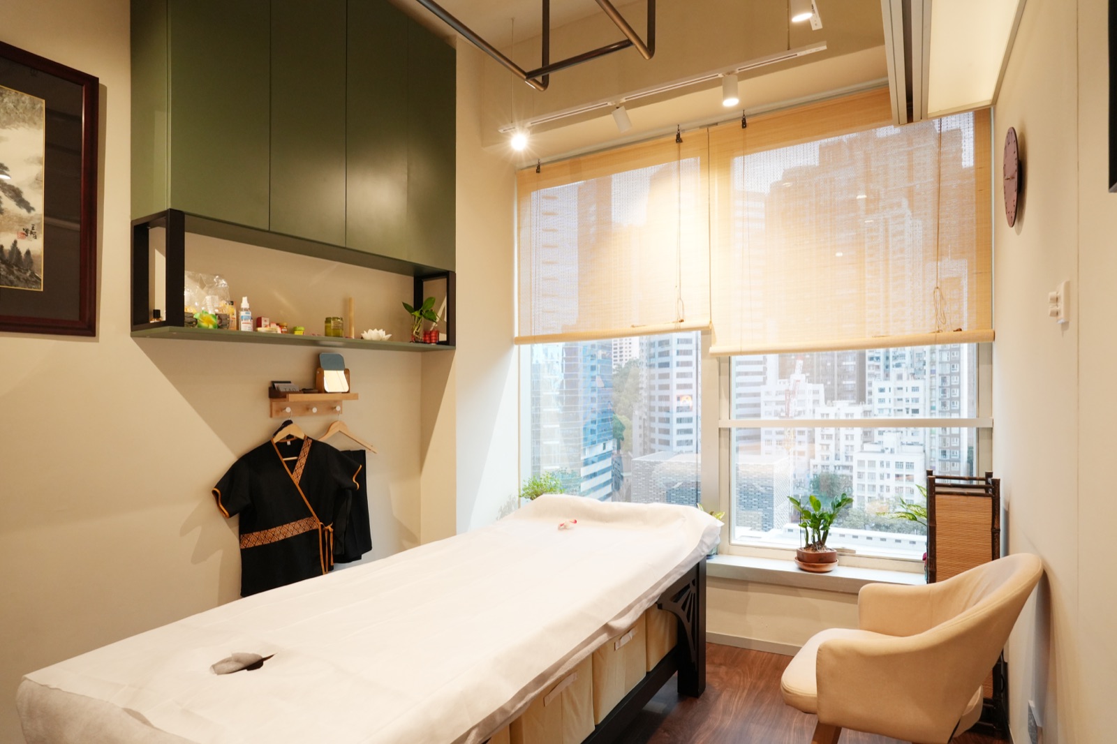 TAO Osteopathy treatment room in Central, Hong Kong